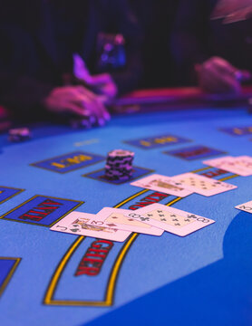 玩家欢庆棋牌胜利时刻